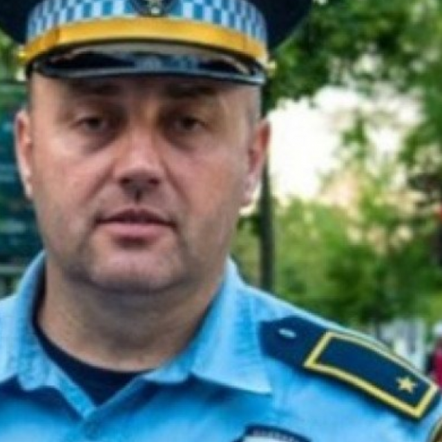 Budimir Popović pomoćnik je zapovjednika banjalučke Policijske postaje Obilićevo&lt;br /&gt;
 