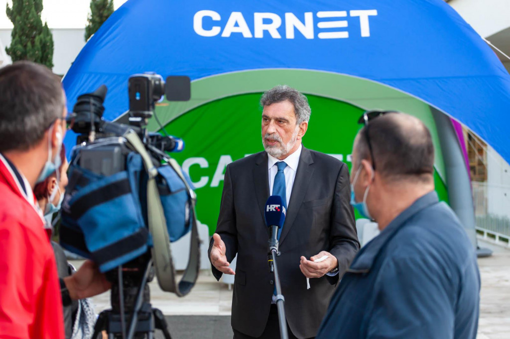 Ministar Radovan Fuchs na otvaranju konferencije CARNET 2021: Nove prilike