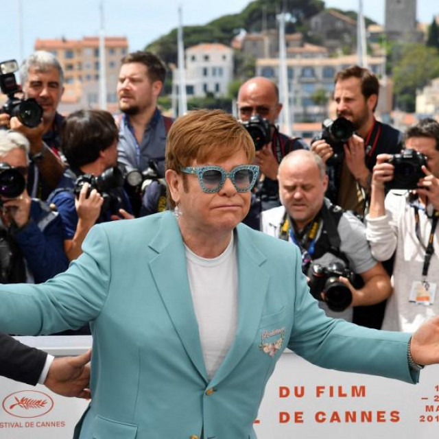 Elton John na filmskom festivalu u Cannesu 2019., na kojem je prikazan igrani film o njegovom životu, ”Rocketman”&lt;br /&gt;
 