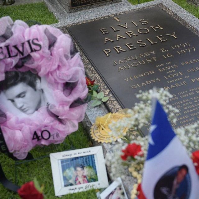 Grob Elvisa Presleyja je u Gracelandu