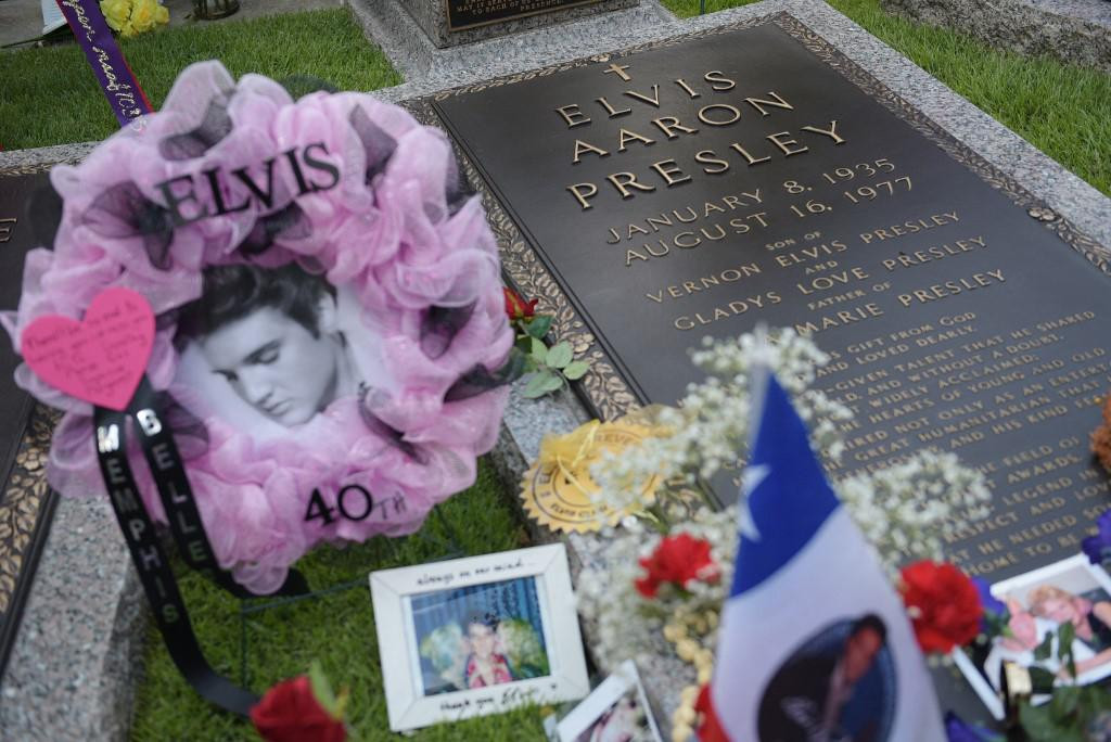 Grob Elvisa Presleyja je u Gracelandu
