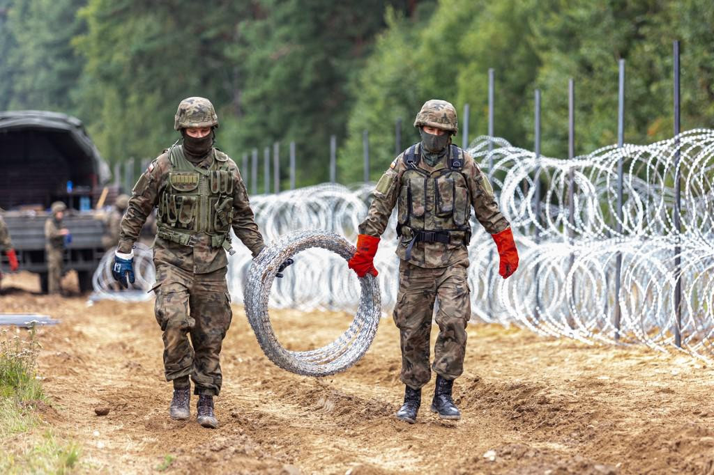 NATO je &amp;#39;zabrinut zbog eskalacije na poljsko-bjeloruskoj granici&amp;#39;, priopćeno je iz sjedišta Saveza i pozvana je Bjelorusija da poštuje međunarodno pravo