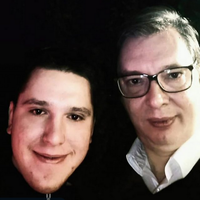 Danilo Vučić s ocem Aleksandrom, za kojeg je on dijete, ali sa svoje 24 godine za zakon je punoljetni čovjek