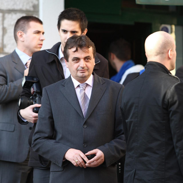 Ante Đuzel snimljen ispred lokalnog kina, davne 2011. godine