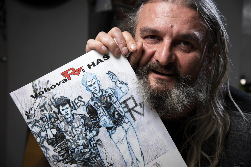 Na fotografiji: Nenad Barinić Nenoos, autor stripova u vukovarskim braniteljima