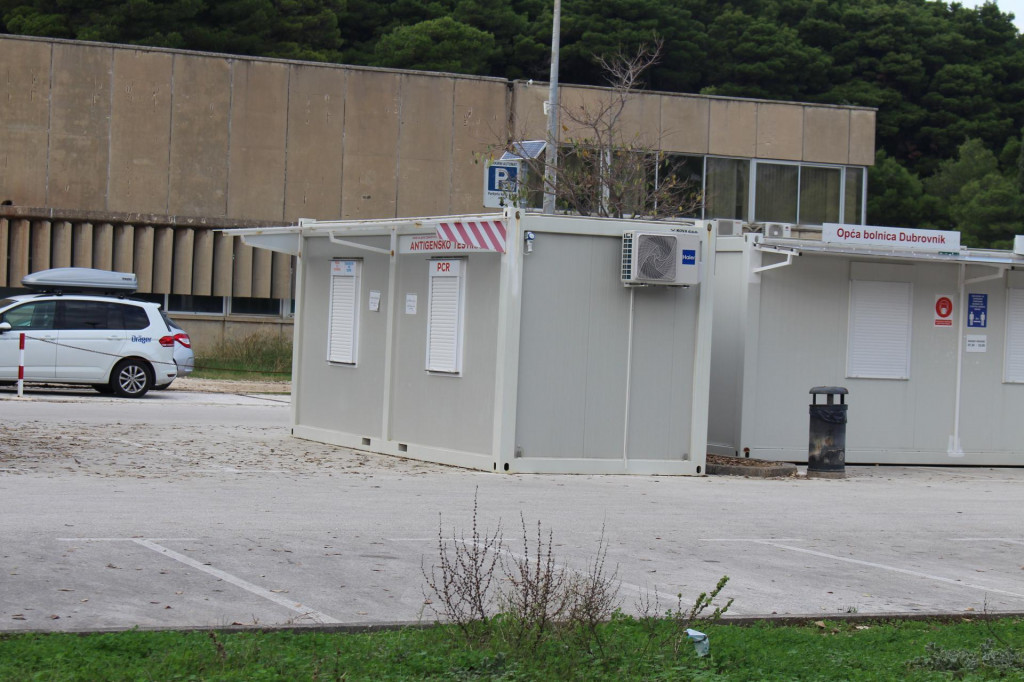 Kontejner za testiranje pred Općom bolnicom Dubrovnik