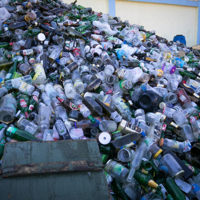 Sortirani stakleni otpad za reciklažu - ne i u Pločama