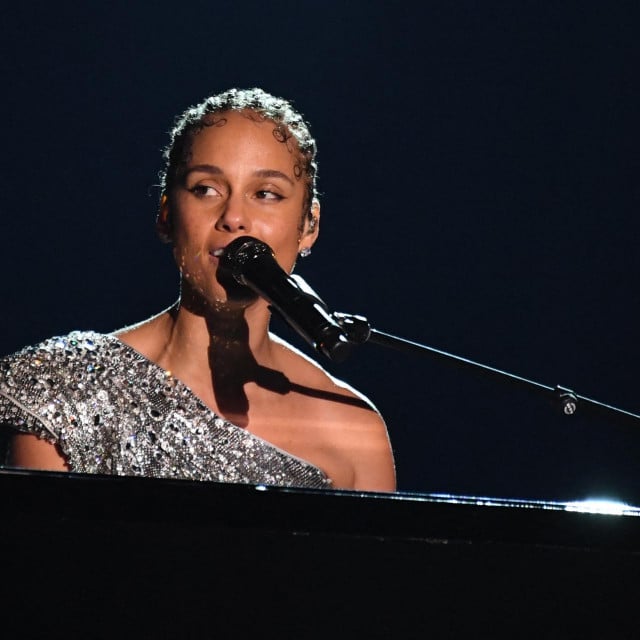 Host US singer-songwriter Alicia Keys performs during the 62nd Annual Grammy Awards on January 26, 2020, in Los Angeles. (Photo by Robyn Beck/AFP)