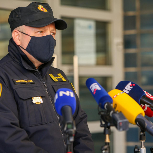 Davor Posilović, načelnik Sektora policije Policijske uprave zagrebačke dao je izjavu za medije zbog jucerašnjeg neprijavljenog okupljanja na Trgu bana Josipa Jelačića