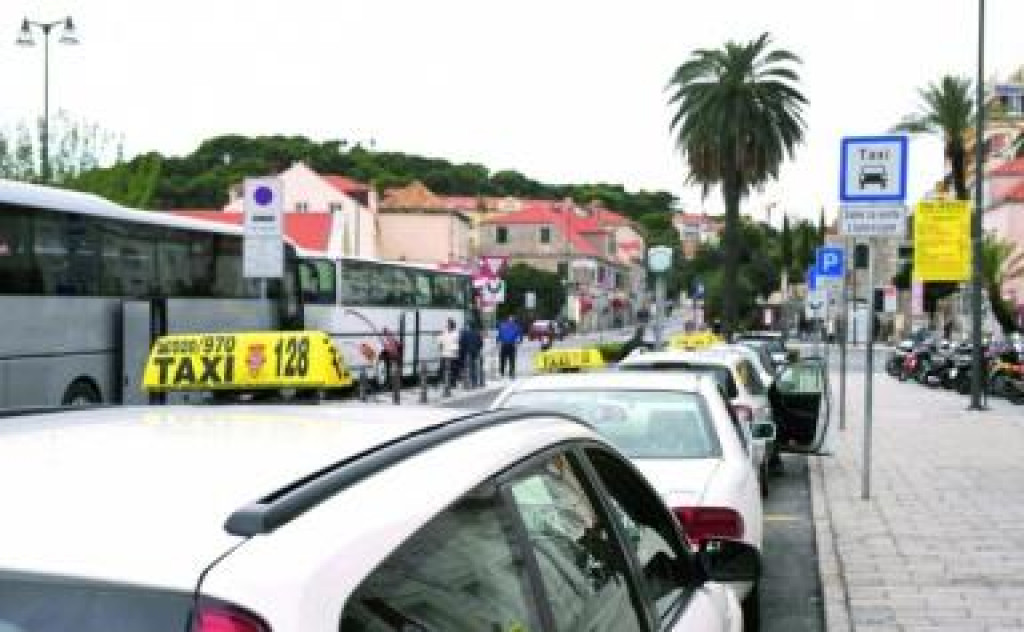 Dubrovačlki taksisti ne moraju strepiti od prisilnog zatvaranja obrta
