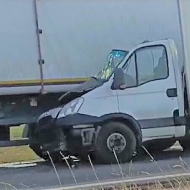 U malom kamionu poginuo je vozač, dok je njegov sin ozlijeđen