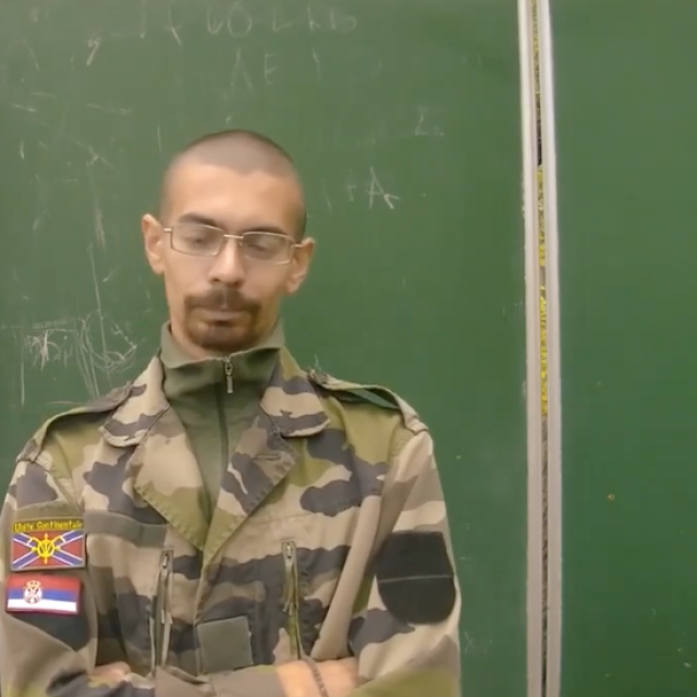 Srpska zastava i znak ”Unite Continentalea” na rukavu - intervju jednog od pripadnika ove paravojne postrojbe u videozapisu na Facebooku
