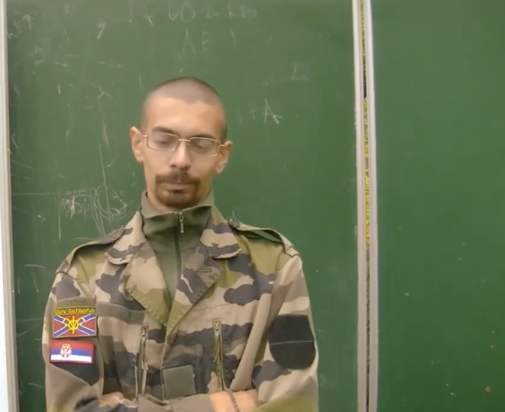 Srpska zastava i znak ”Unite Continentalea” na rukavu - intervju jednog od pripadnika ove paravojne postrojbe u videozapisu na Facebooku