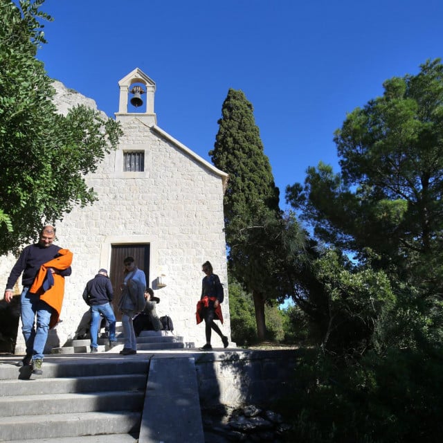 Obnovljena crkvica Gospe od Betlema na južnoj strani Marjana