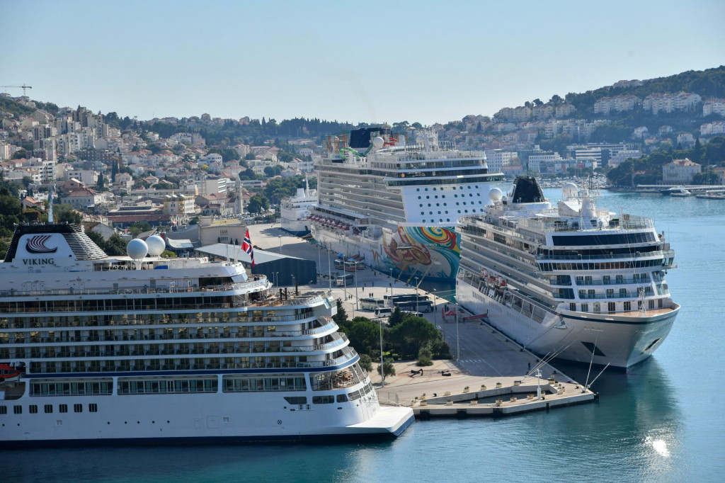 Koncem listopada u Luku Dubrovnik uplovila su tri kruzera sa 6000 putnika