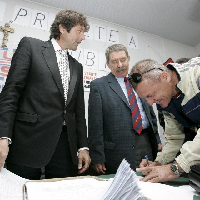 Na fotografiji: Miho Zrnic Marinovic vlasnik Sirovina odlagalista (lijevo)