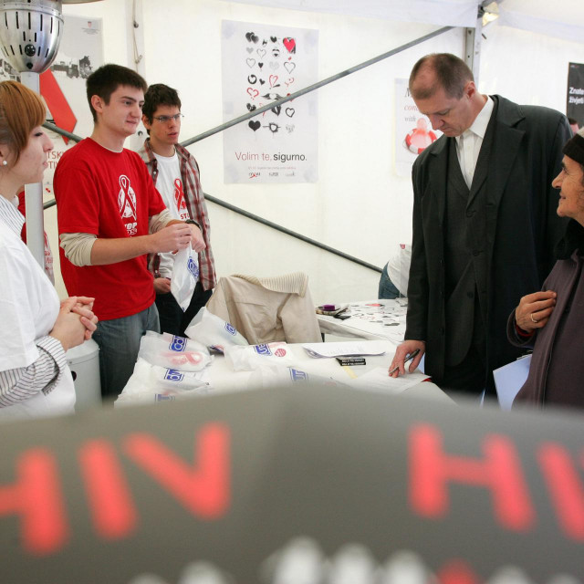 Međunarodne udruge studenata medicine Hrvatska - CroMSIC organizirale su niz događjanja u 20-ak hrvatskih gradova kojima je svrha educirati mlade te ostale građane o AIDS-u