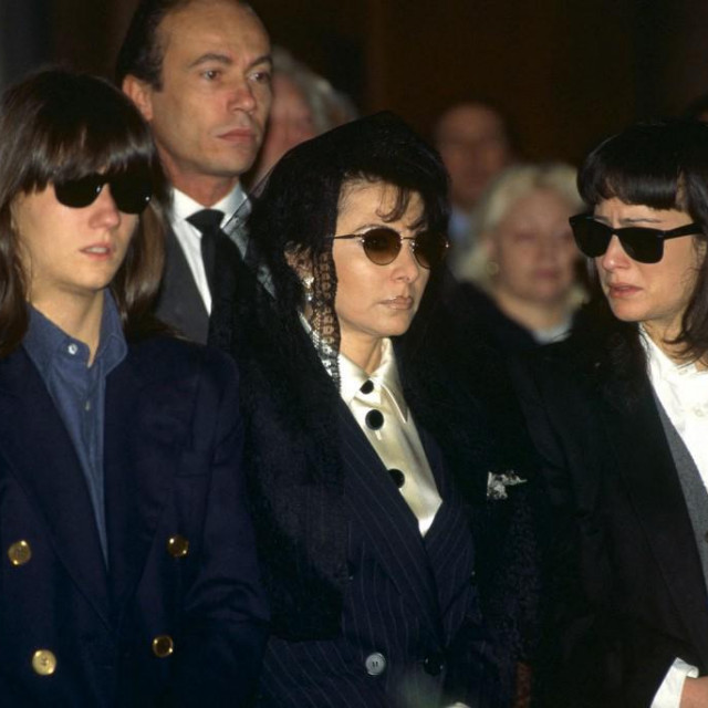Patrizia Reggiani s kćerkama Allegrom i  Alessandrom Gucci 1995. godine