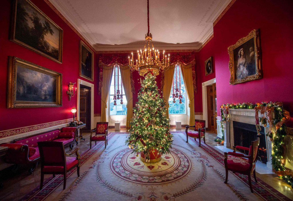 Božićno drvce u Crvenoj sobi u Bijeloj kući, SAD