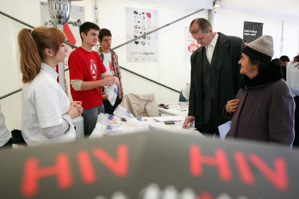 Međunarodne udruge studenata medicine Hrvatska - CroMSIC organizirale su niz događjanja u 20-ak hrvatskih gradova kojima je svrha educirati mlade te ostale građane o AIDS-u