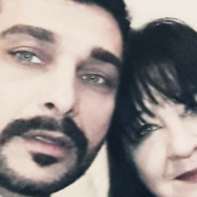 Dejan Mošić s majkom Desankom, ubijenom kada je mislila da se uspjela spasiti od miža zlostavljača