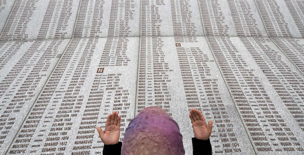 Imena Hrvata Rudolfa Hrena i Ante Stanića također su uklesana na ploči u Memorijalnom centru Srebrenica – Potočari