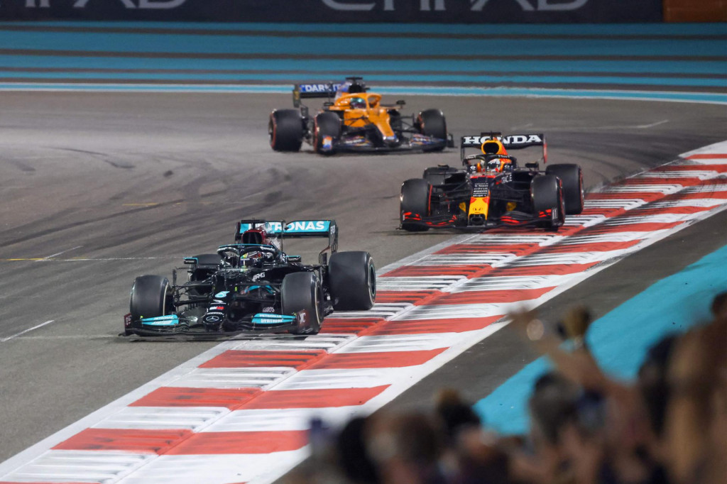 Lewis Hamilton i Max Verstappen na utrci u Abu Dhabiju