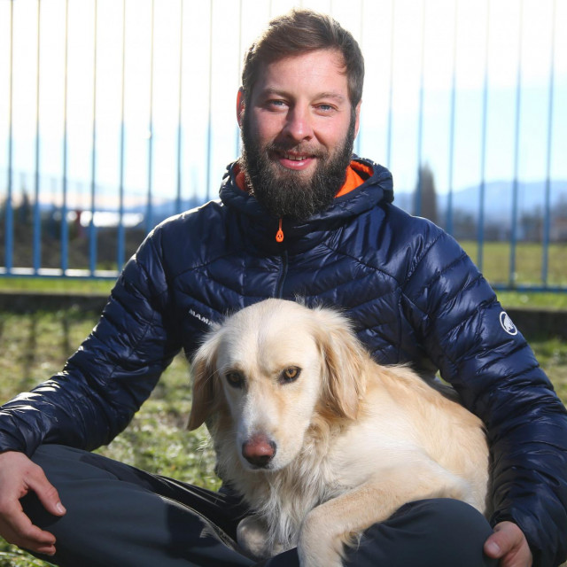 Planinar Mihael Strle sa svojim psom Oskarom