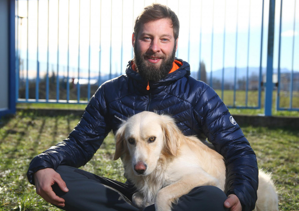 Planinar Mihael Strle sa svojim psom Oskarom