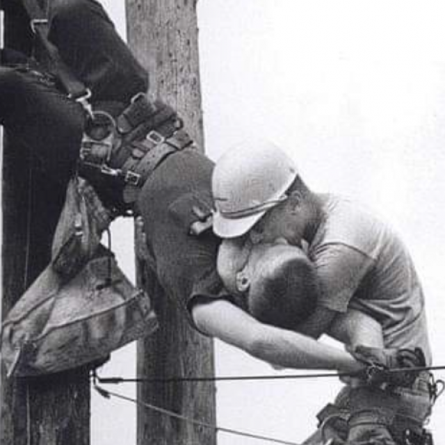 ”Poljubac života”, fotografija koja je osvojila Pulitzerovu nagradu
