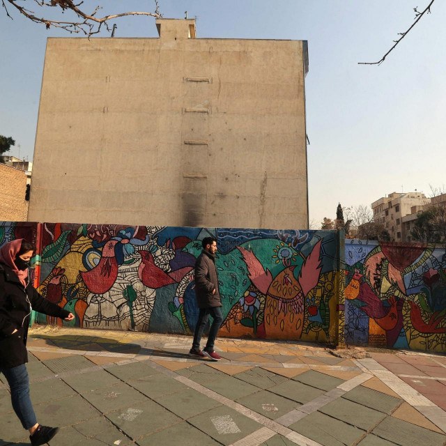 Iranci u šetnji Teheranom