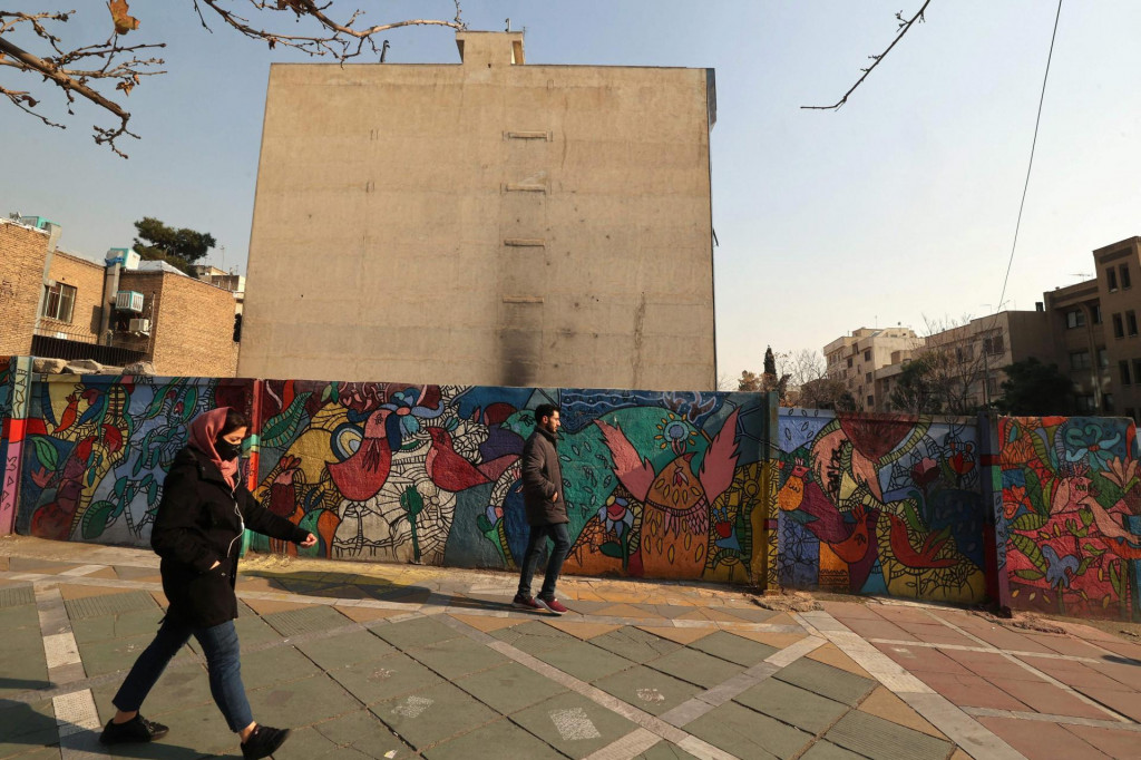 Iranci u šetnji Teheranom