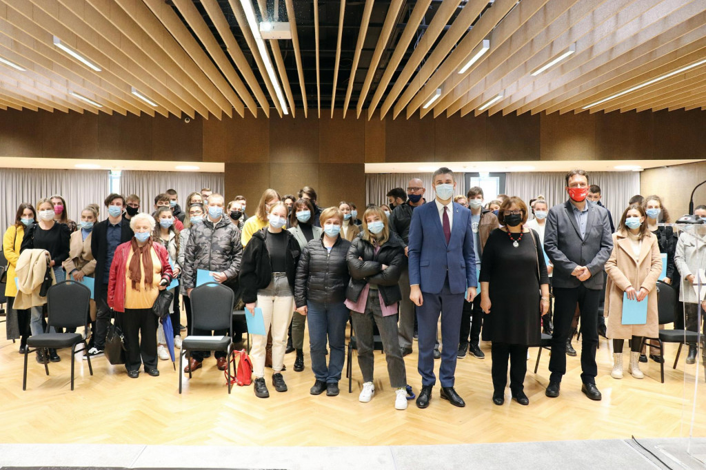 Gradonačelnik uručio 72 stipendije učenicima i studentima s područja Grada Dubrovnika