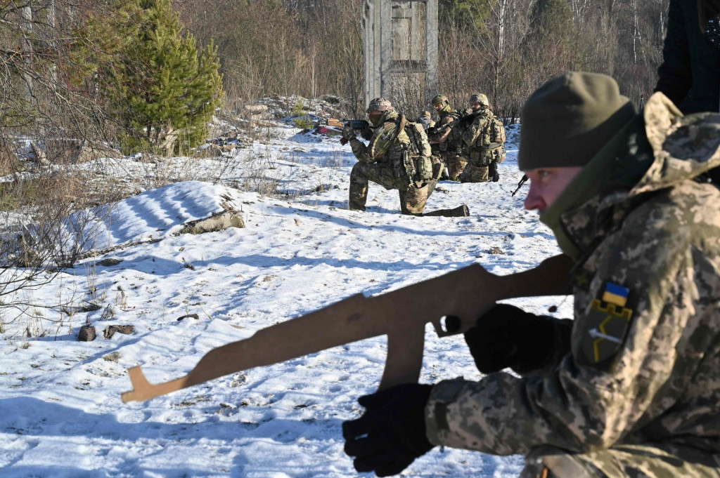 Ukrajinske snage teritorijalne obrane na vojnim vježbama u blizini Kijeva u prosincu 2021. godine; pripadnici TO sudjelovali bi u zaštiti Kijeva u slučaju napada na najveći ukrajinski grad