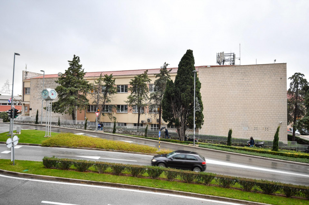 Sjedište prometne policije nalazi se u HT-ovoj zgradi na Ilijinoj glavici