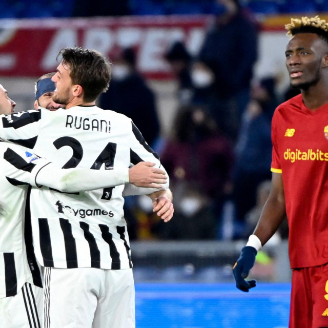 Juventus&amp;#39; players react at the end of the Serie A soccer match between AS Roma and Juventus at the Olympic Stadium in Rome on January 9, 2022. (Photo by Alberto PIZZOLI/AFP)