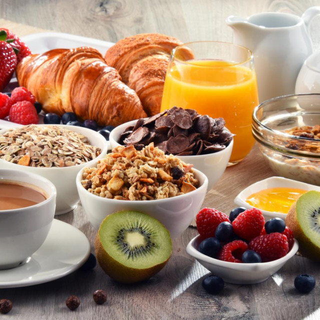Znanstvenici su zaključili da doručak zapravo vodi prema zdravijoj prehrani ostatak dana, što u konačnici vode do boljeg zdravlja srca