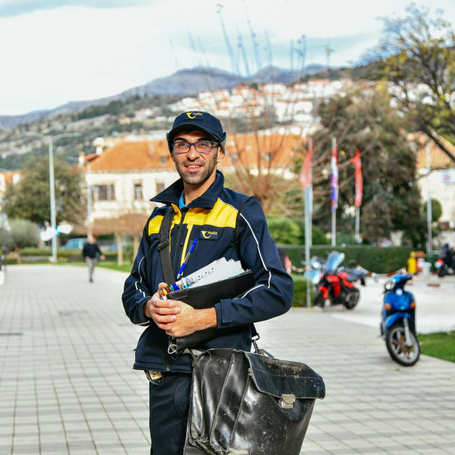 Dvije godine Željko radi kao poštar u Dubrovniku