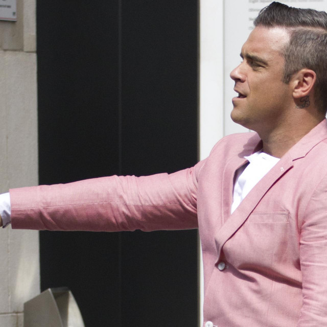 Ekstremna slava i izuzetan uspjeh isprepleteni su s tjeskobom, depresijom i mentalnom bolešću, kaže Robbie Williams