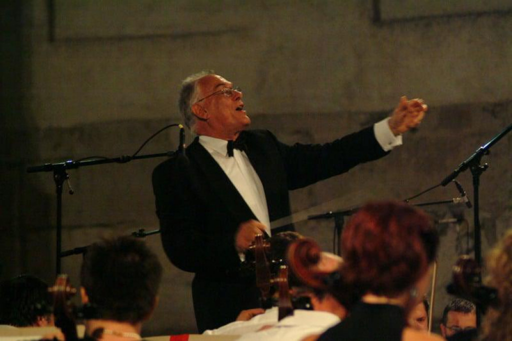 Dirigent Nikša Bareza na 55. Dubrovačkim ljetnim igrama, kolovoz 2004.