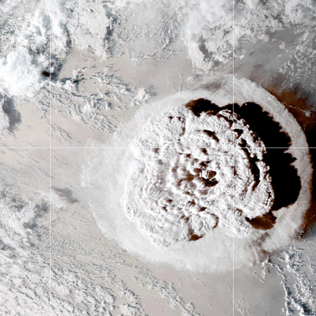 Pogled na erupciju iz satelita