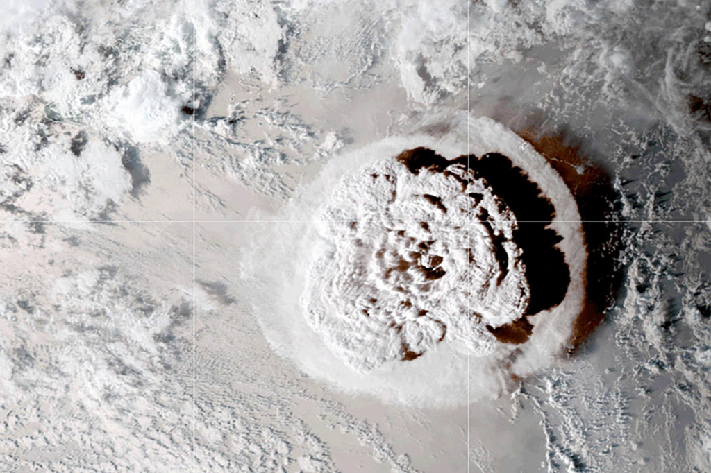 Pogled na erupciju iz satelita