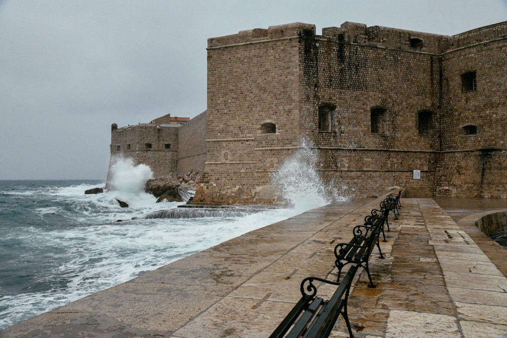 Za područje grada Dubrovnika izdano je upozorenje velike opasnosti od hladnoga vala