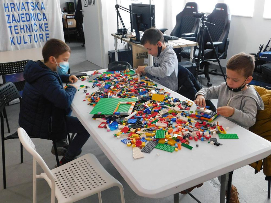 Centar za mlade je ugostio čak šest LEGO- radionica i dvije prezentacije bojanki
