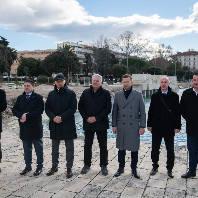 Ministar Oleg Butkovic je danas posjetio Zadar gdje se susreo s predstavnicima gradske vlasti te obisao radove na obnovi zadarske rive&lt;br /&gt;
 
