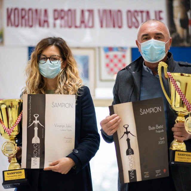 S prošlogodišnje dodjele nagrada najuspjesnijim vinarima manifestacije Vinkovo 2021. - degustacija vina Sjeverne Dalmacije