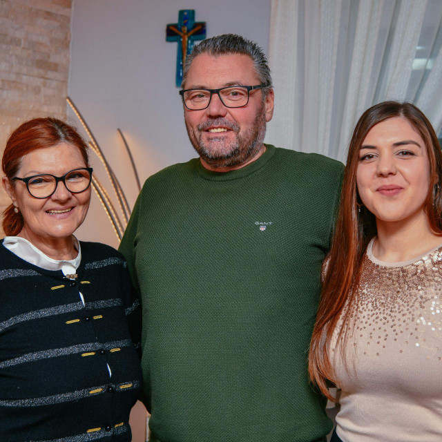 Festanjul Teo Grbić sa suprugom Anom i kćerkom Teom