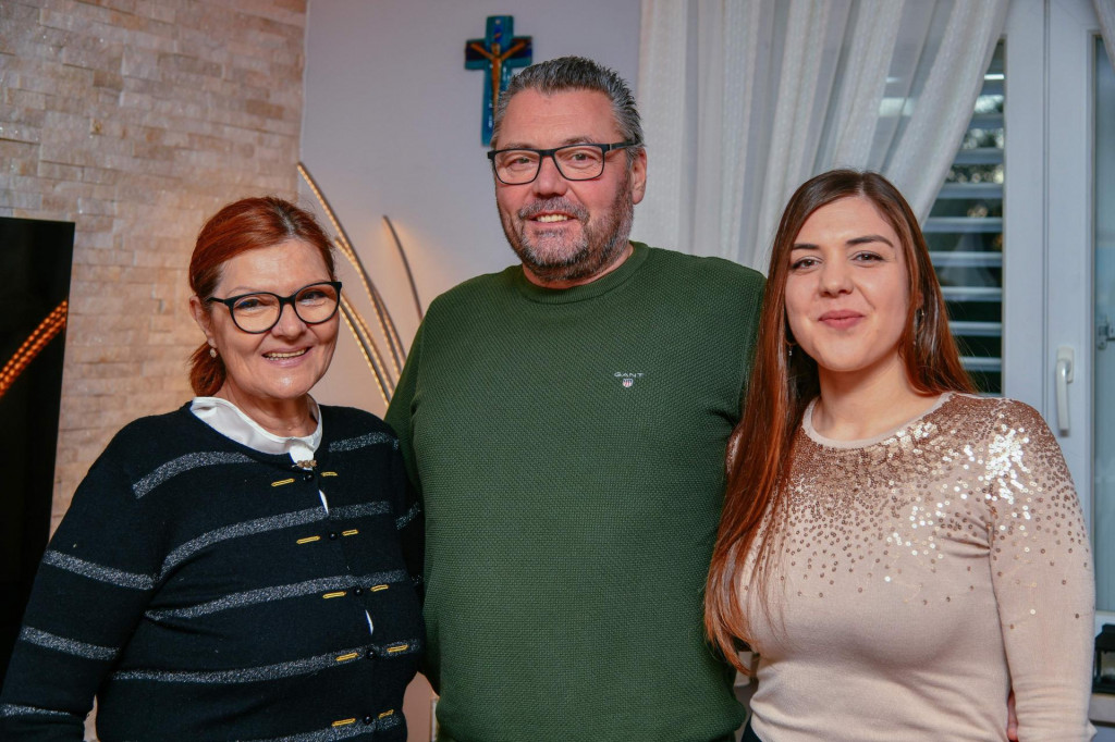 Festanjul Teo Grbić sa suprugom Anom i kćerkom Teom