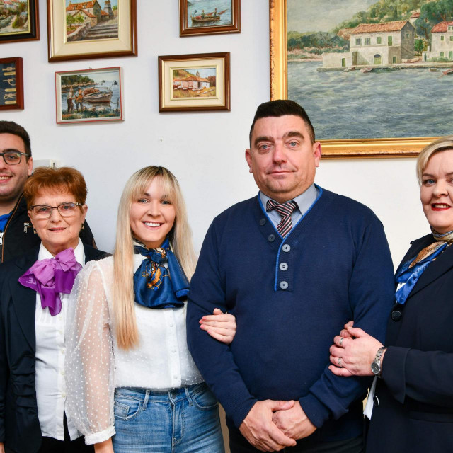 Festanjul Toni Cvjetković s obitelji - sin Antonio, majka Lucija, kćer Lucijana i supruga Lucija