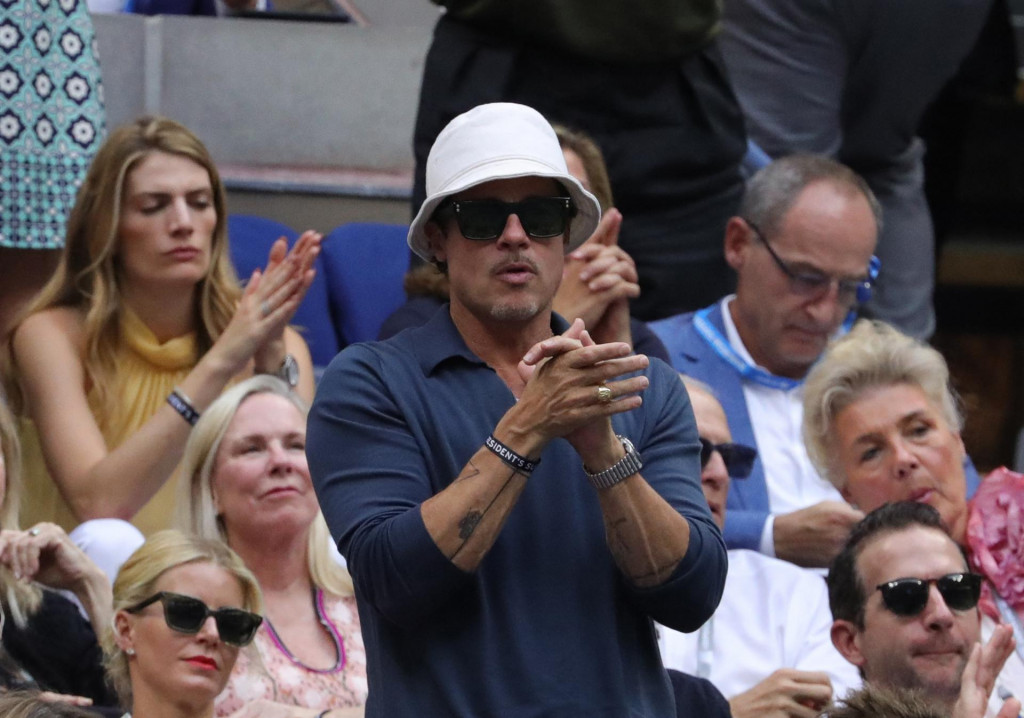 Brad Pitt snimljen na US Openu 2021.